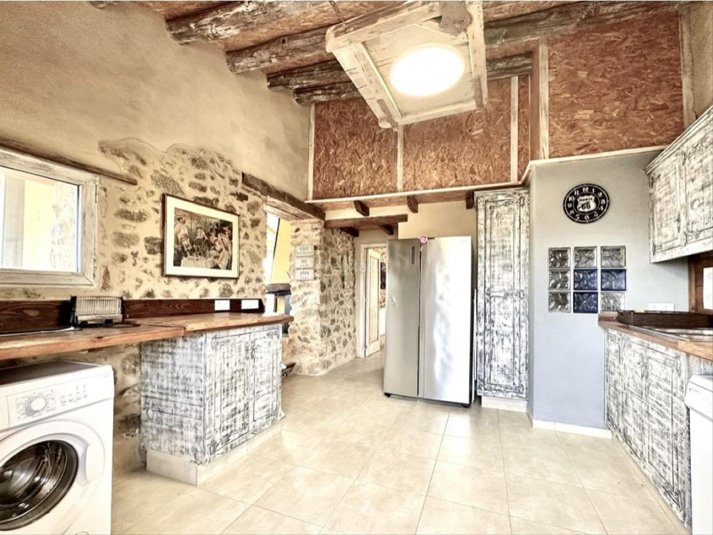 Vilartoli  Casa rustica con encanto con piscina a 30min del mar Sant Climent Sescebes