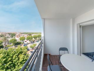 Apartament a Avinguda d'europa. Luminoso apartamento en primera línea de mar con vistas al canal
