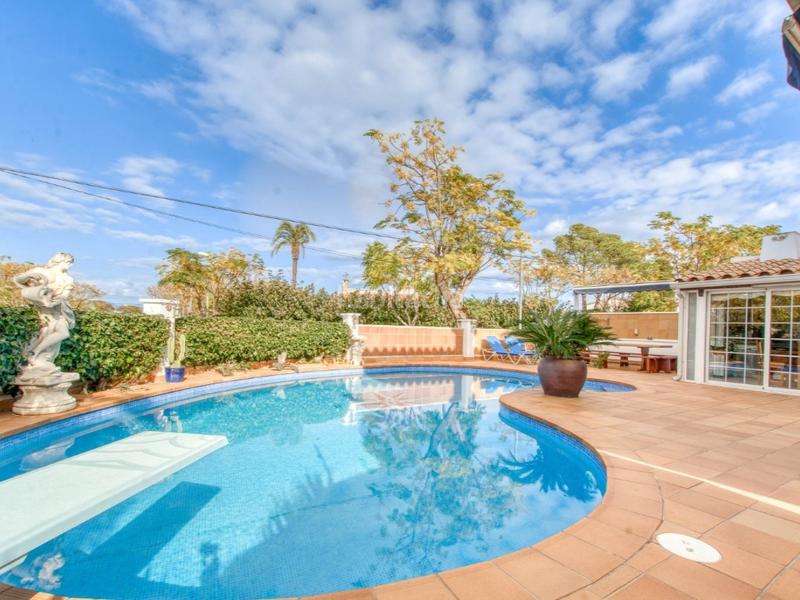 Foto 1bd25310-8475-4c07-807f-6913d93938b1. Casa in carrer Requesens 125a in Requesens Empuriabrava
