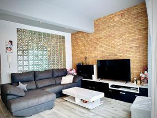 Casa a Calle del pont 9. Casa reformada con solrium en el corazn de castell dempries