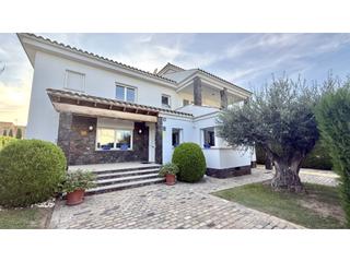 Casa  Avenida cobla rossinyols 11-a. Villa exclusiva en castelló dempúries
