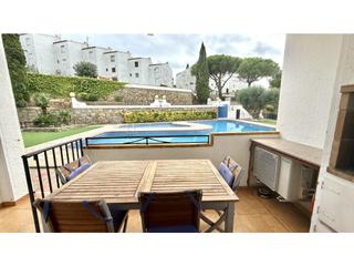 Apartament  Carrer de josep carner 21. Apartamento con acceso directo a la piscina en puig rom, roses