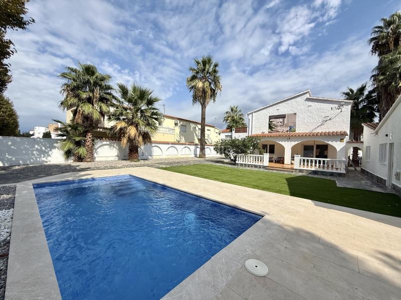 Foto c0db8bd1-8f61-4dee-b6c9-3e45fbef0772. Apartament a carrer del moixó a Montgrí Empuriabrava