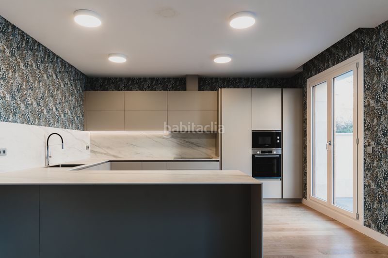 Foto 1b2eae71-a14d-43ac-8b03-178883533704. Casa aparellada amb xemeneia calefacció aparcament a Getxo