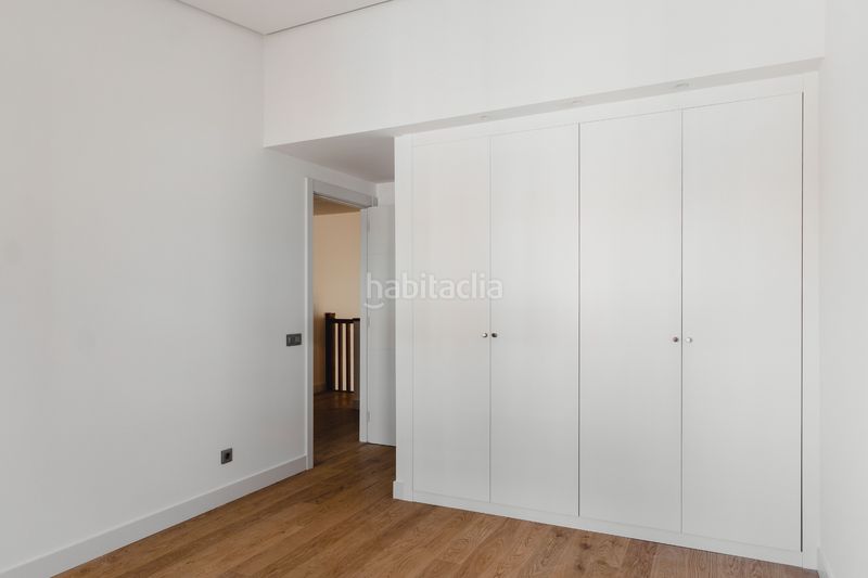 Foto 56d18fa1-8302-424d-92bb-f0548c2a49ab. Casa aparellada amb xemeneia calefacció aparcament a Getxo
