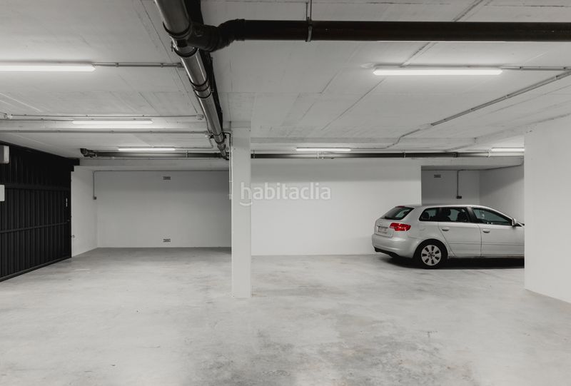 Foto b49fc387-fd0d-4a8d-9d14-5e4329124287. Casa aparellada amb xemeneia calefacció aparcament a Getxo
