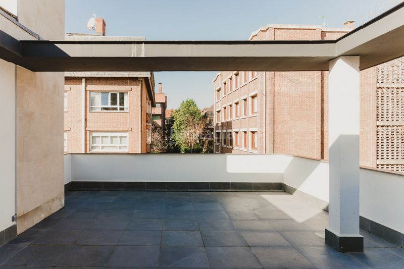 Foto eb472c8a-39bd-48b9-a336-daabec3781be. Casa aparellada amb xemeneia calefacció aparcament a Getxo