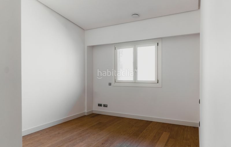 Foto eccdb9f2-9b23-4a77-9840-143770ba075f. Casa aparellada amb xemeneia calefacció aparcament a Getxo