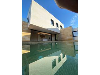 Casa en Centre. Chalet unifamiliar en venta en can vallhonrat