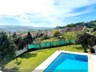 Haus  Igrexa 23. Casa grande , 8 hab 3 baños , piscina ,jardin