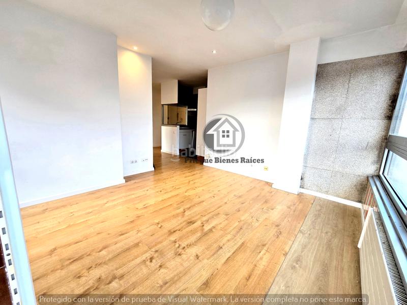 Foto c24e1308-ab01-4817-b6fc-71e82423944d. Ático fabuloso piso 2 hab , baño , vistas , piscina en Vigo