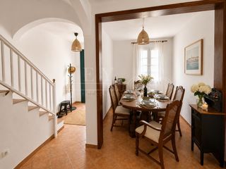 Casa en Ciutadella. Casa de pueblo luminosa en esquina con licencia de reforma aprob