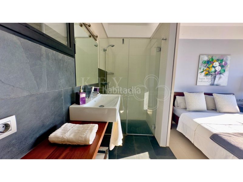 Foto 7721a5ae-425d-45a3-8729-132d8d4ad452. Casa amb calefacció aparcament piscina a Cala Blanca Ciutadella de Menorca