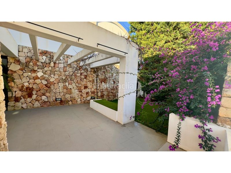 Foto 8bc3ba56-edc6-47d8-bac8-299a1f090b9b. Casa amb calefacció aparcament piscina a Cala Blanca Ciutadella de Menorca