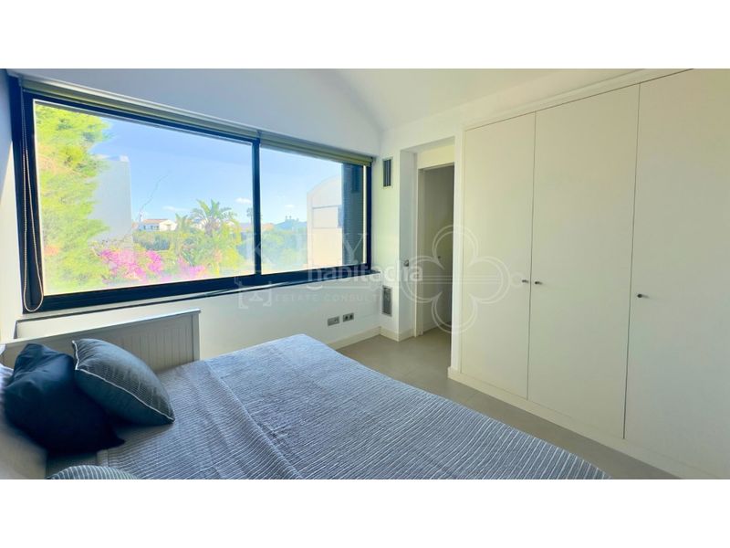 Foto ce65f598-2230-4df1-b598-ae21ed39bfc2. Casa amb calefacció aparcament piscina a Cala Blanca Ciutadella de Menorca