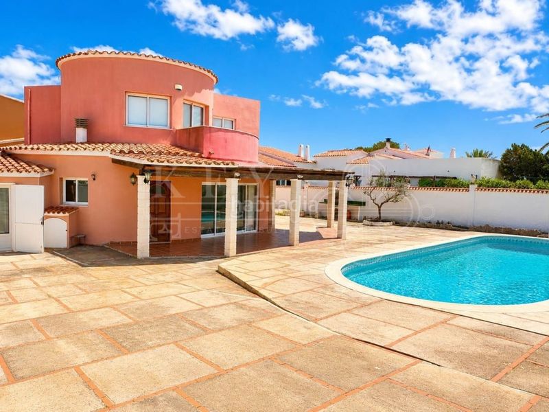 Foto 594f507b-fe32-4045-ba1c-15463b557967. Xalet amb piscina a Cala en Blanes Ciutadella de Menorca