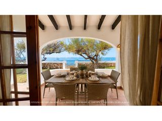Xalet a Cala d´En Bosch-Serpentona. Seafront villa on menorcas southwest coast