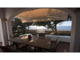 Chalet à Cala d´En Bosch-Serpentona. Villa en primera línea de mar en la costa suroeste de menorca