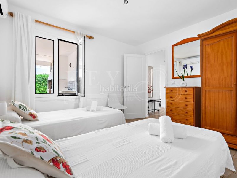 Foto 24e76f52-2a61-4ac2-9323-0127bfd669a1. Casa amb piscina a Cala Blanca Ciutadella de Menorca