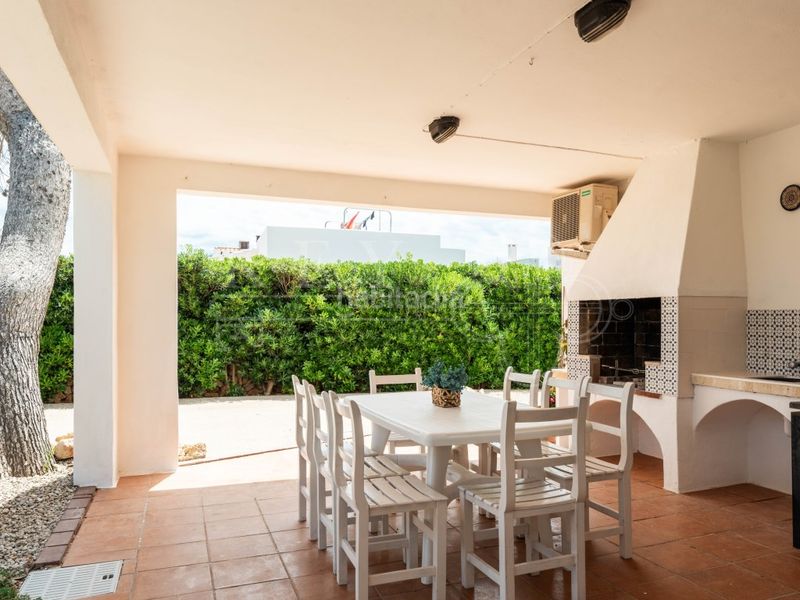 Foto 49a0f60a-5468-4ddb-bc8f-57d627c2721d. Casa amb piscina a Cala Blanca Ciutadella de Menorca