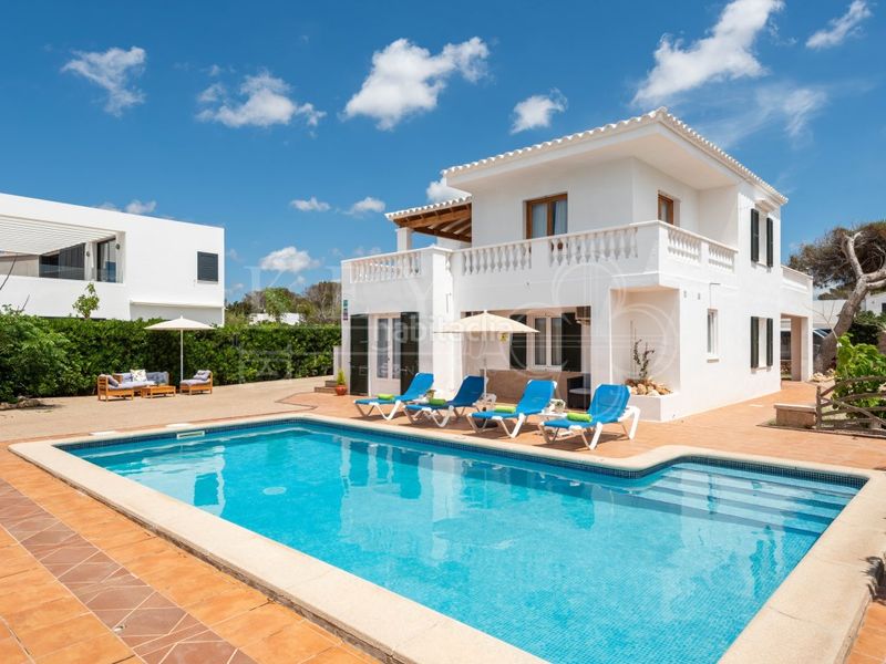 Foto 8af5ea2a-060b-4950-be3f-89e449c18dd9. Casa amb piscina a Cala Blanca Ciutadella de Menorca