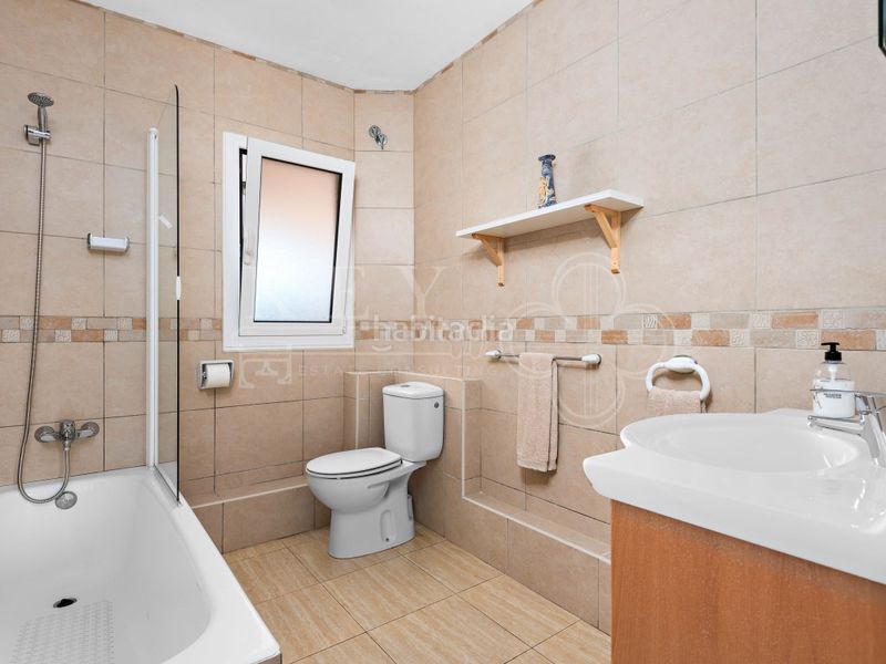 Foto 8e926926-9971-4e72-a8a5-254836eeaf90. Casa amb piscina a Cala Blanca Ciutadella de Menorca