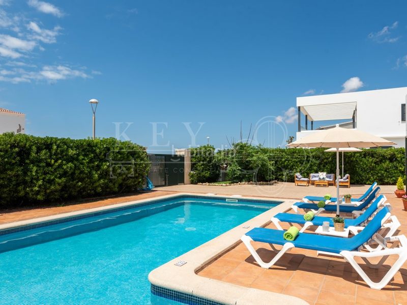 Foto b10f3878-b828-4457-96ed-102b4ad86be5. Casa amb piscina a Cala Blanca Ciutadella de Menorca
