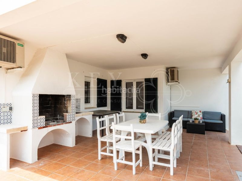 Foto bc6e1719-b831-4ad6-9613-ffabea8cb3bc. Casa amb piscina a Cala Blanca Ciutadella de Menorca