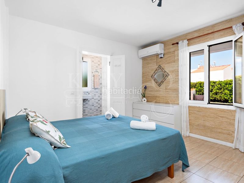 Foto c8b33626-5103-4547-b4c8-0981ebc368c9. Casa amb piscina a Cala Blanca Ciutadella de Menorca