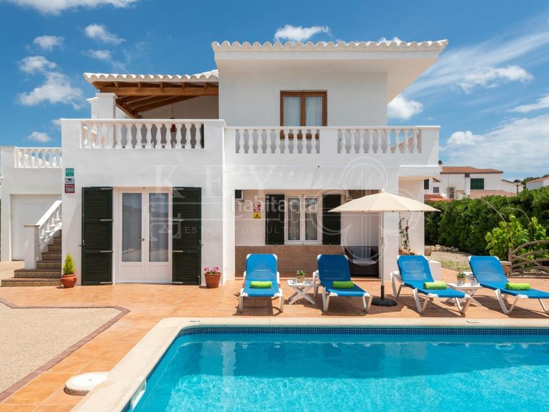 Foto f5f7ba1f-b5b7-4065-a871-fb1b0a9ed76f. Casa amb piscina a Cala Blanca Ciutadella de Menorca
