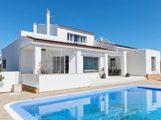 Xalet a Cala en Blanes. Villa con apartamento independiente