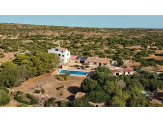 Casa a Ciutadella. Encantadora finca rústica con vistas al campo y al mar, oeste de