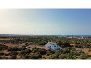 Casa a Ciutadella. Encantadora finca rústica con vistas al campo y al mar, oeste de