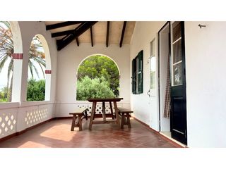 Chalet  Calle de sa camamil·la. Amplia vivienda con gran potencial en ciutadella