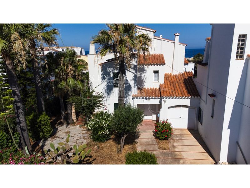 Foto f1c38f98-fb2e-4563-82c1-66d4f5bf792f. Xalet amb aparcament a Cala Blanca Ciutadella de Menorca