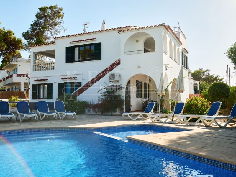 Foto 27a6c4ac-6728-4cb0-87f0-5377a7552890. Xalet amb aparcament piscina a Cala Blanca Ciutadella de Menorca