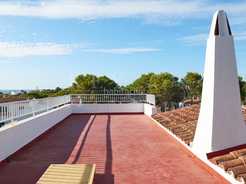 Foto c9d356f3-6884-43c8-bf0d-30f9a0903806. Xalet amb aparcament piscina a Cala Blanca Ciutadella de Menorca