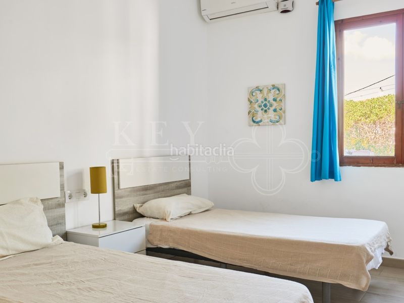 Foto f0dd18c1-17da-498c-a7bd-009f1522056a. Xalet amb aparcament piscina a Cala Blanca Ciutadella de Menorca