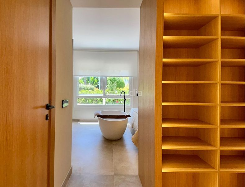 Foto 585bd14e-49ba-44c6-9bb9-ab05021f9ce8. Planta baixa amb calefacció aparcament piscina a Marbella