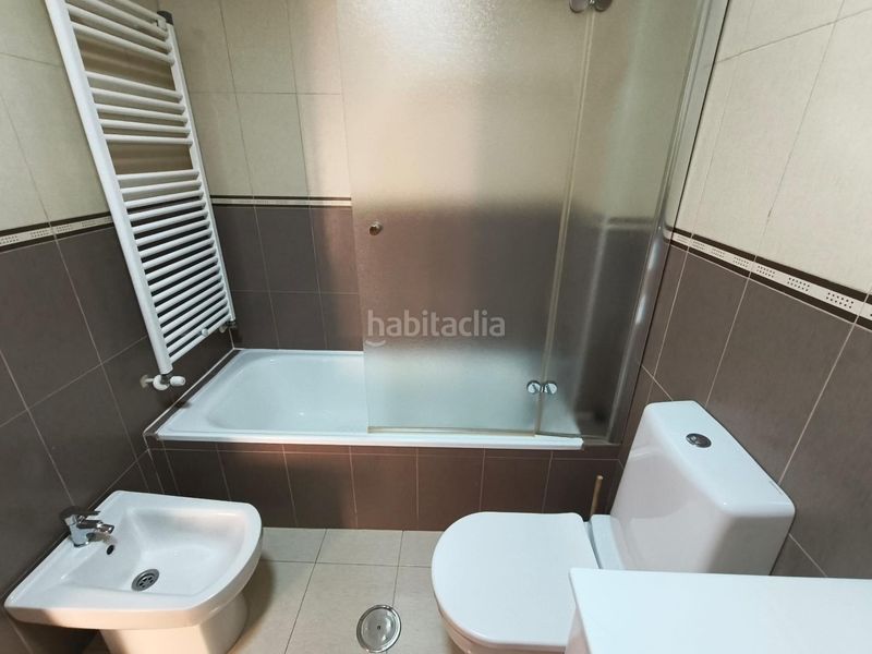 Foto 332ad0f0-35ea-42ff-9686-00a18e0e6baf. Piso  de 121 m2 con dos grandes terrazas, piscina, garaje y trastero en avenida de la ilustración en Granada