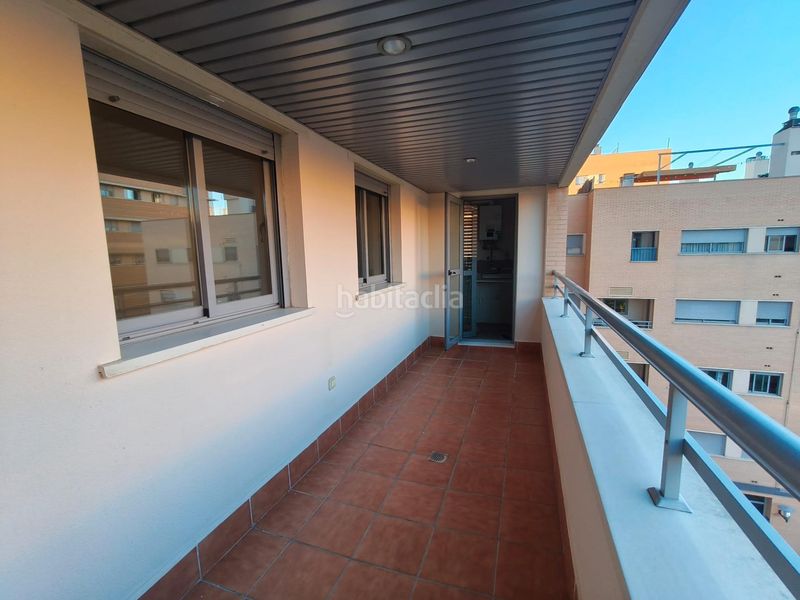 Foto 3814eaf6-f90a-4b37-8fe0-e8de08d5a92e. Piso  de 121 m2 con dos grandes terrazas, piscina, garaje y trastero en avenida de la ilustración en Granada