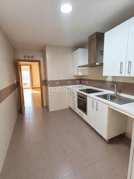 Foto 4ea324b5-d1a1-4e9c-ab92-5a71a1468223. Piso  de 121 m2 con dos grandes terrazas, piscina, garaje y trastero en avenida de la ilustración en Granada