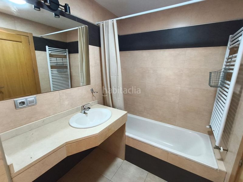 Foto 5b71b1a0-20aa-4cb5-b852-4a1156aec3dd. Piso  de 121 m2 con dos grandes terrazas, piscina, garaje y trastero en avenida de la ilustración en Granada