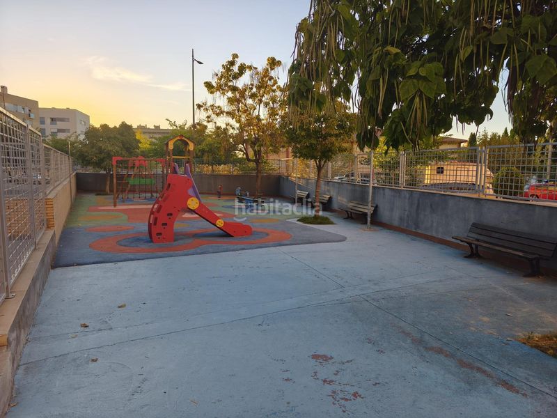 Foto 9d822d28-0669-4039-bb06-54fcedafd6cb. Piso  de 121 m2 con dos grandes terrazas, piscina, garaje y trastero en avenida de la ilustración en Granada