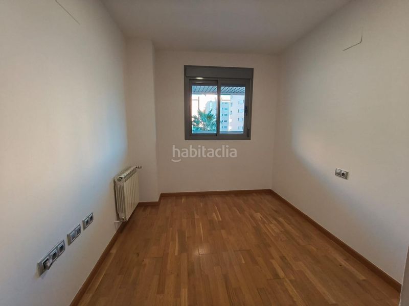 Foto adc78cd7-80ae-4707-804f-3d7c31cbc809. Piso  de 121 m2 con dos grandes terrazas, piscina, garaje y trastero en avenida de la ilustración en Granada