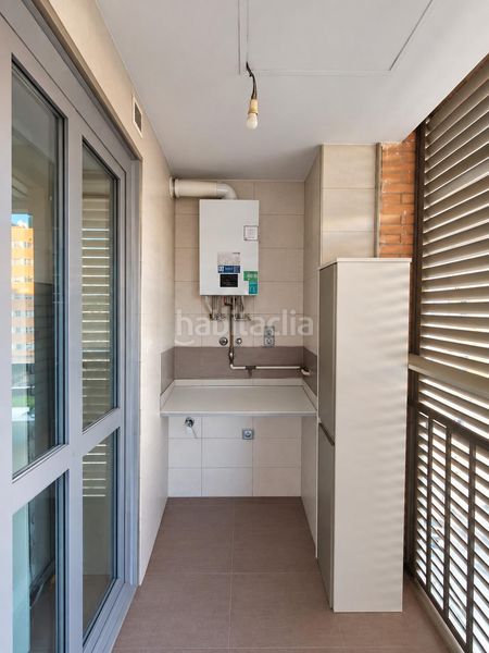 Foto bafaed71-f936-4469-a665-7be4a46af258. Piso  de 121 m2 con dos grandes terrazas, piscina, garaje y trastero en avenida de la ilustración en Granada
