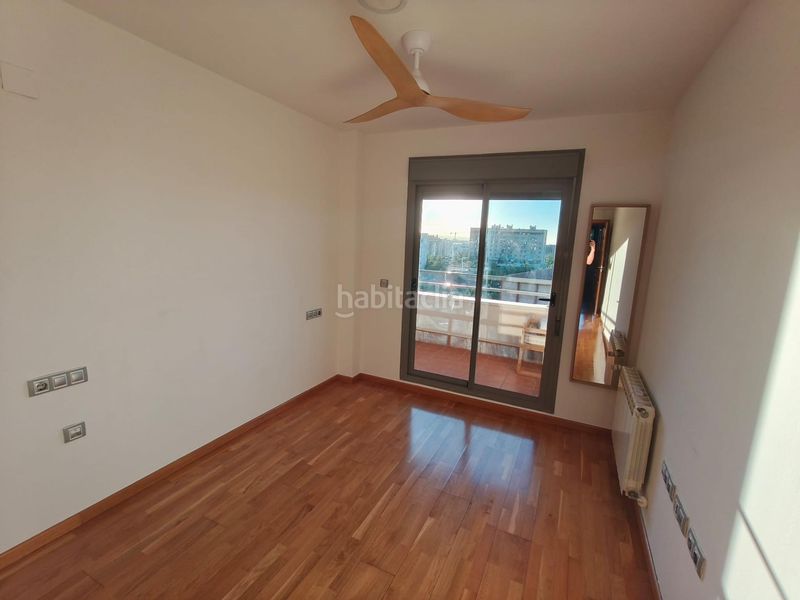 Foto be69b224-298d-4d28-a28f-0c805894bae9. Piso  de 121 m2 con dos grandes terrazas, piscina, garaje y trastero en avenida de la ilustración en Granada