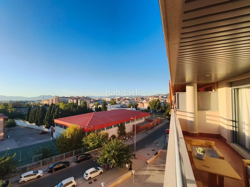 Foto c85f979c-d30d-4a9b-b441-88c0ecb6df7a. Piso  de 121 m2 con dos grandes terrazas, piscina, garaje y trastero en avenida de la ilustración en Granada