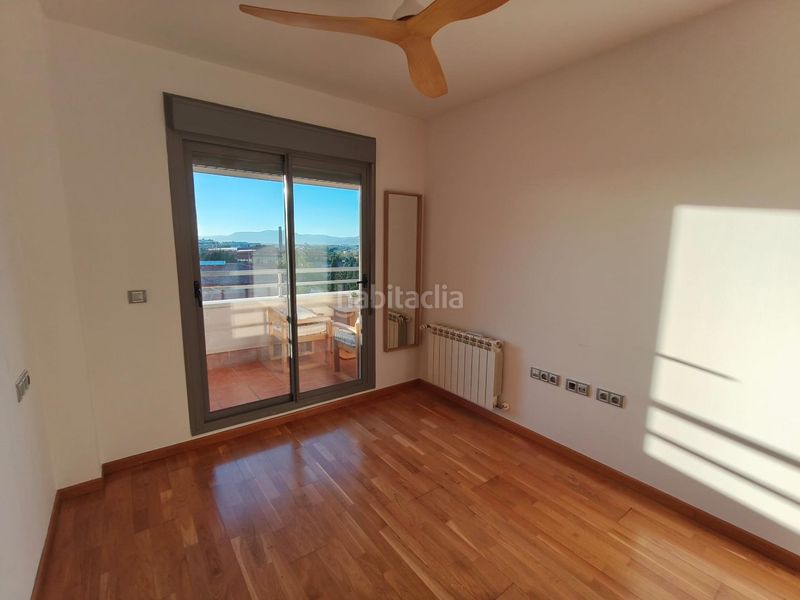 Foto cb74eb22-9b18-4ba7-bf47-1b942c47cba2. Piso  de 121 m2 con dos grandes terrazas, piscina, garaje y trastero en avenida de la ilustración en Granada