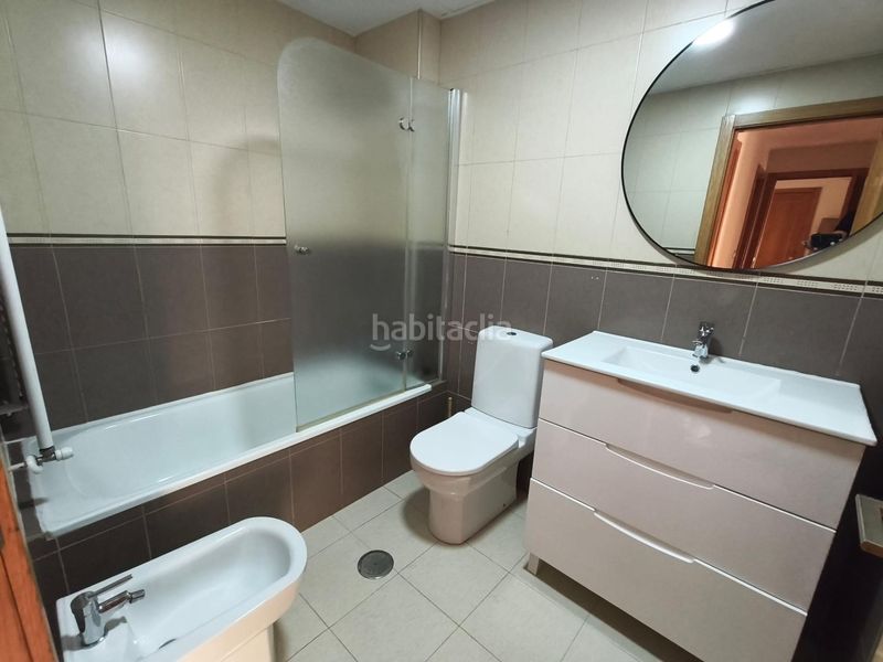 Foto e17d4455-6d2f-4318-9060-7c574fd9e302. Piso  de 121 m2 con dos grandes terrazas, piscina, garaje y trastero en avenida de la ilustración en Granada